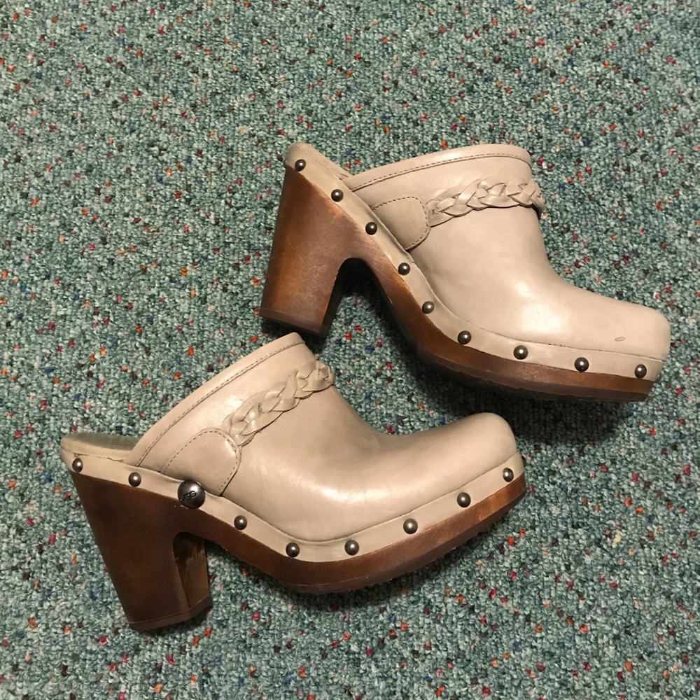 Ugg clogs! Taupe color, in great condition. Size 8